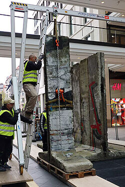 Berliner Mauer Montage