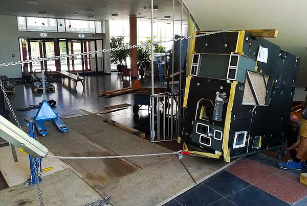 Einbringung BHKW Keller Einbringung BHKW Keller